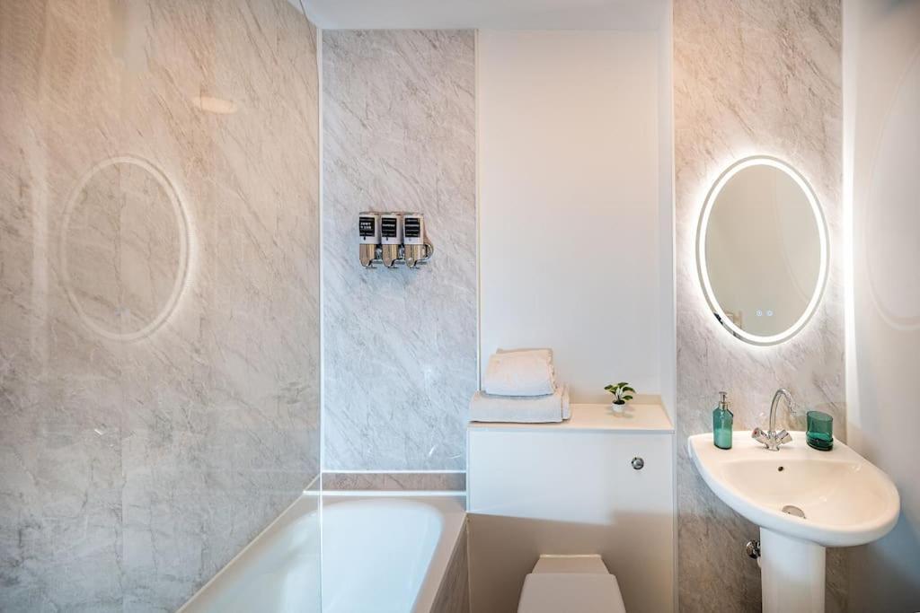 Reading 2-Bed Apartment & Parking Dış mekan fotoğraf